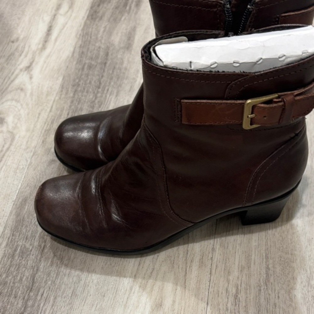 Clarks brown Chocolate Leather Buckle Boots 9 m